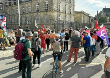 Militants et syndicalistes mobilisés à Vannes pour soutenir le Nouveau front populaire