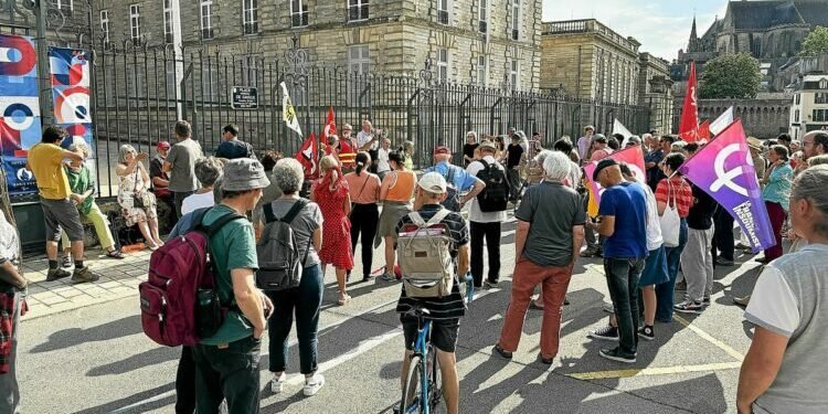 Militants et syndicalistes mobilisés à Vannes pour soutenir le Nouveau front populaire