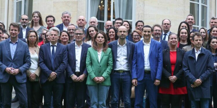 Négociations du Nouveau Front Populaire : entre le PS et LFI, la recherche du leadership à gauche