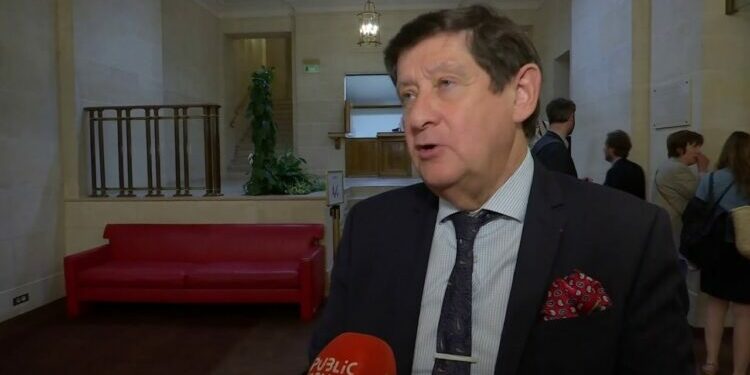 Nouveau Front populaire : députés et sénateurs réunis pour une démonstration de force