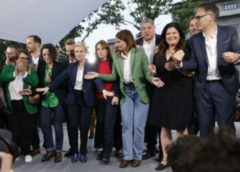 Pour un Front Populaire au gouvernement
et un Front Républicain à l’Assemblée !