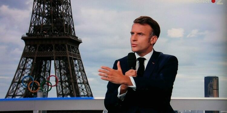 Premier ministre : "Le sujet n’est pas là…" Emmanuel Macron décline la proposition du Nouveau Front populaire de nommer Lucie Castets