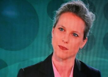 Qui est Lucie Castets, candidate surprise du Nouveau Front populaire pour Matignon ?