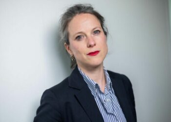 Qui est Lucie Castets, proposée par le Nouveau Front populaire comme Première ministre ?