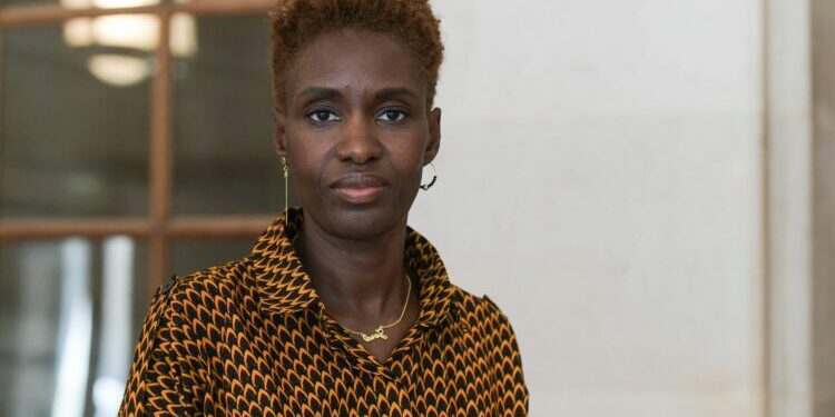 Rokhaya Diallo trouve qu'il n'y a «pas assez de personnes non-blanches» sur la première photo du Nouveau Front populaire