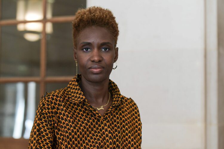 Rokhaya Diallo trouve qu'il n'y a «pas assez de personnes non-blanches» sur la première photo du Nouveau Front populaire