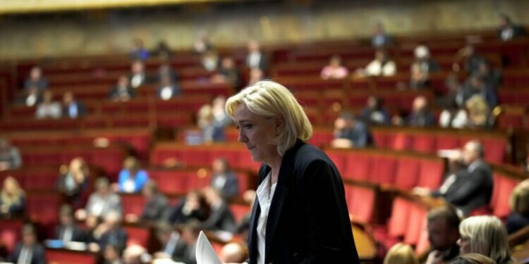 Sondage législatives : le RN loin de la majorité absolue, le NFP en légère baisse, la majorité sauve les meubles