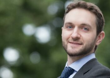 «Un smic à 1600 euros se paierait dans l’industrie par une destruction d’emplois»
