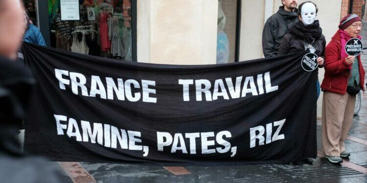 Une augmentation de 1 % du smic conduit-elle à «détruire 15 000 emplois», comme l’affirment des opposants au Nouveau Front populaire ? – Libération