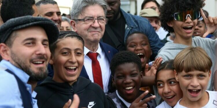 Val-de-Marne: Jean-Luc Mélenchon finit la campagne dans des quartiers populaires : Actualités