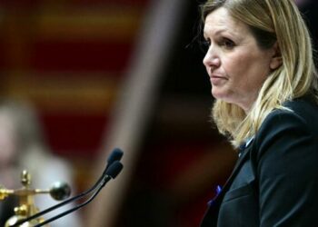 Yaël Braun-Pivet dénonce les projets de 49-3 du NFP