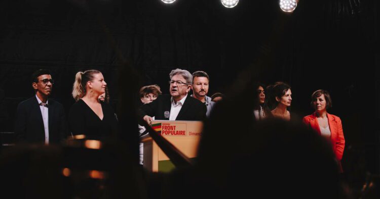 à gauche, Jean-Luc Mélenchon ramène la tension sur ses cas personnels – Libération