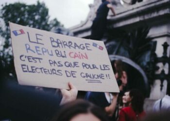 au moins 210 désistements, dont 126 candidats du Nouveau Front populaire et 78 d’Ensemble – Libération