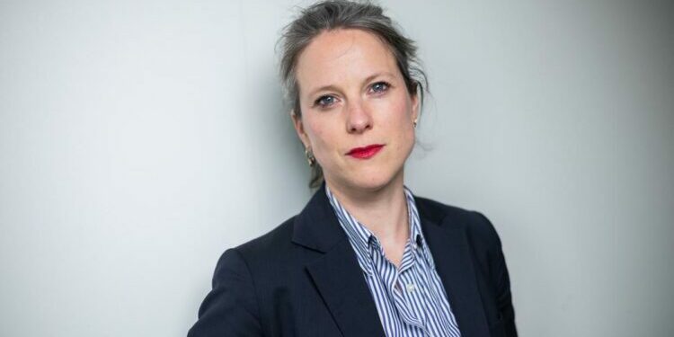 avec Lucie Castets, le Nouveau Front populaire choisit une haute fonctionnaire comme « première-ministrable »