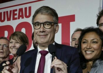 comment le Parti socialiste, porté par le succès du Nouveau Front populaire, parvient à peser à nouveau sur l'échiquier politique