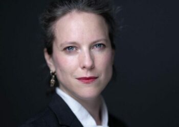 la candidate du Nouveau Front populaire Lucie Castets propose de reporter par décret l'application de la retraite à 64 ans