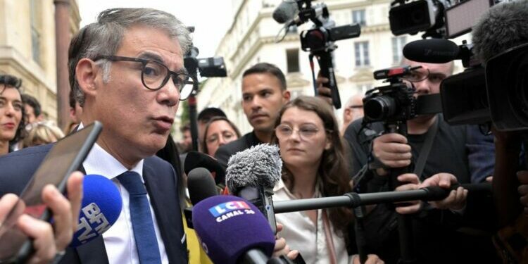 le PS répète chercher des "personnalités issues de la société civile" pour Matignon et disposer de "plusieurs pistes très sérieuses"