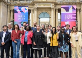 le PS veut un vote avant mardi, LFI tempère