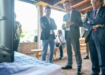 le dépouillement est en cours dans le Rhône, les candidats commencent à arriver dans leurs QG