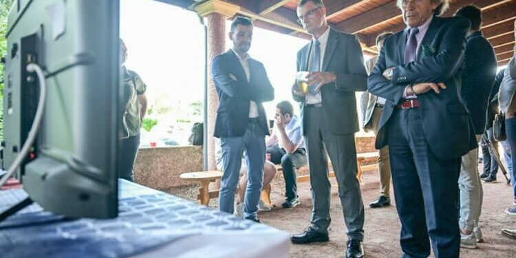 le dépouillement est en cours dans le Rhône, les candidats commencent à arriver dans leurs QG