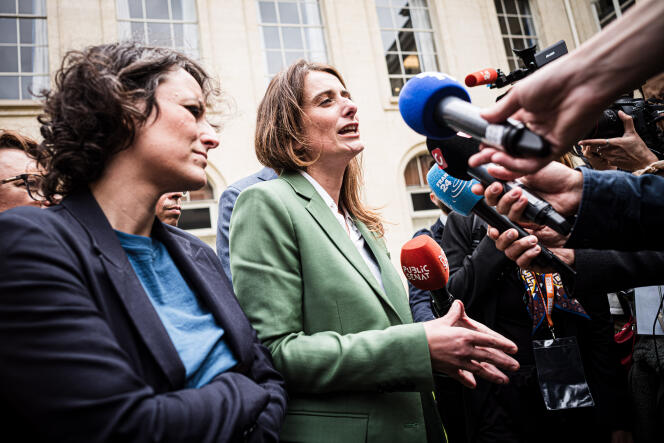 Marine Tondelier, avec la sénatrice Mélanie Vogel, lors d’une conférence de presse du Nouveau Front Populaire, à la Maison de la Chimie, à Paris, le 14 juin 2024.
