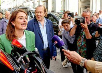les tractations se poursuivent à gauche, les députés font leur rentrée à l'Assemblée