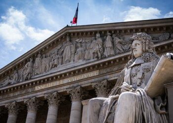 loin de la majorité absolue, le Nouveau Front populaire se dit « prêt » à gouverner