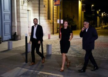 pourquoi la gauche prend du temps pour proposer le nom d'un Premier ministre