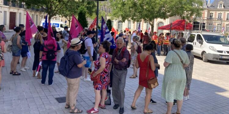 un rassemblement de soutien au Nouveau Front populaire